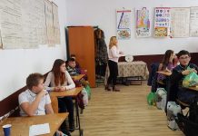 FOTO: Cadouri pentru copiii din Stănești, din partea off-road-erilor