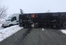 Accident la Câmpu Mare! Roata unui TIR s-a desprins şi a lovit o dubiță