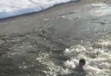 Un singur bărbat s-a aruncat în Gilort ca să scoată crucea de Bobotează, la Bengești-Ciocadia