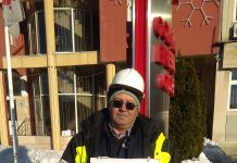 Video: Minerii de la Roșiuța au blocat calea ferată uzinală cu role! 20, la protest în fața CEO