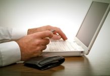 Tânăr din București, reținut după ce a făcut plăți pe internet cu cardul unei femei din Gorj