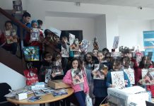 Elevii târgujieni s-au alăturat campaniei „Donezi o jucărie, DĂRUIEŞTI un zâmbet!”