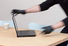 Reținuți după ce au furat un laptop, dintr-un hotel