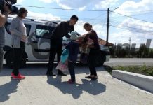 Bucurii de Paşte împărţite de „Gorjeanul” micuţilor defavorizaţi din Bălăneşti şi Drăguţeşti