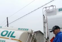 Inginerie made in Cîlnic! – Cisternă răsturnată din cauza şanţului prost făcut