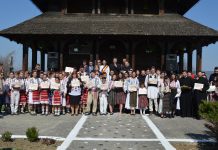 În Parohia Strâmba-Jiu, evaluarea portofoliilor finale ale grupurilor parohiale de tineri din Protoieria Târgu-Jiu Sud