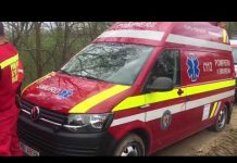 Târgu Jiu: Pompierii au deblocat ușa unui apartament. Femeie transportată la spital