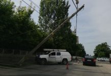 Stâlpi de telefonie fixă, picați la Hodoreasca de la furtuna de sâmbătă