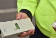 Tânăr din Hurezani, prins când conducea băut