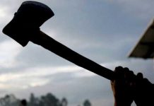 Bărbat din Plopșoru, arestat după ce și-a amenințat unchiul cu toporul