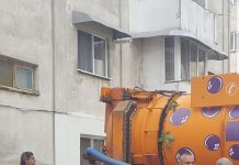 Igienizarea subsolurilor din Motru: 70 de tone de resturi menajere, scoase doar de la o scară de bloc