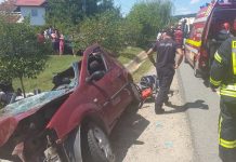 Accident grav la Plopșoru: Un mort şi cinci răniţi, între care trei copii, după ce o mașină s-a izbit de un cap de pod