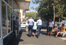 Zgâriată fără motiv, în scara blocului! Autoarea s-a ales cu dosar penal