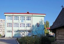 Lucrătorilor de la GDF Suez li s-a terminat vopseaua! ,,Bomba”, lăsată nemarcată, în exteriorul Liceului Teologic din Târgu-Jiu