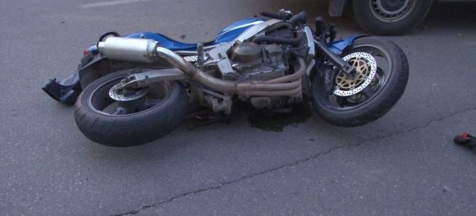 Târgu Jiu: Motociclist lovit de o mașină