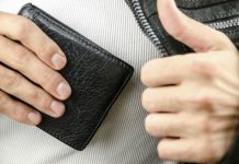 Femeie din Novaci, deposedată de 200 de euro chiar de iubitul său