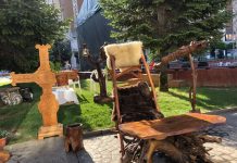 Dă viață lemnului de aproape 15 ani. Opere de artă cioplite cu securea