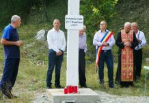 La Câmpul lui Neag de Naşterea Maicii Domnului – Resfinţirea troiţei realizată acum un an de Asociaţia ‚,Drumul Crucii’’ din Runcu Gorjului