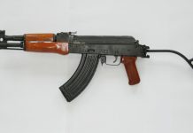 FOTO: Tânăr lovit de glonț, în apropierea Poligonului de la Târgu-Cărbunești