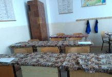 12 elevi de la Școala Primară Vlăduleni, mutați la o unitate deplorabilă din Bâlteni! Învață într-o încăpere a fostului internat