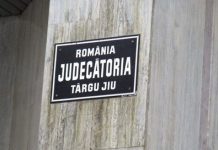 Fostul ofițer SRI, arestat la Târgu-Jiu, după ce ar fi amenințat o femeie că va publica imagini compromițătoare, trimis în judecată