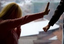 Și-a amenințat cu moartea fosta nevastă