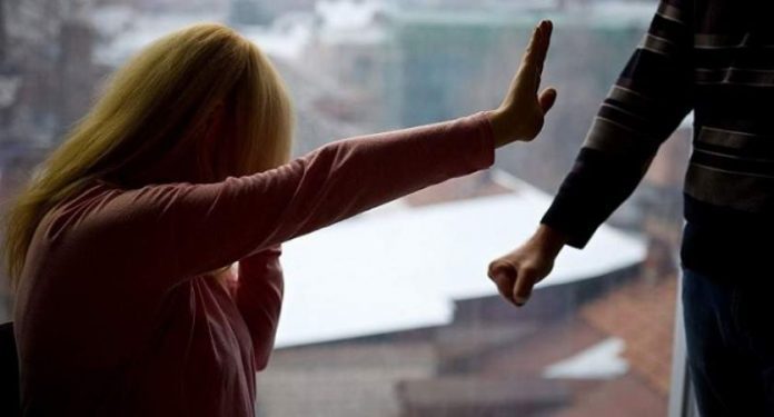 Și-a amenințat cu moartea fosta nevastă