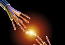 Incendiu la Brănești, provocat de un arc electric