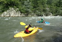 Amatorii de caiace, invitaţi la un curs pe râul Jiu
