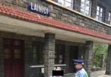 Tânăr prins pe vagonul unui tren de marfă! Ce le-a spus polițiștilor