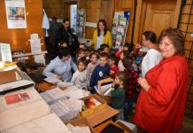 Micii poștași, surprize pentru părinți