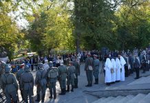 Eroi uitați în glia țării