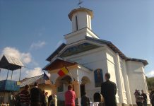 Sfântă Liturghie Arhierească la resfinţirea Bisericii din Parohia Piscoiu, comuna Stejari, judeţul Gorj – ,,Biserica ne ajută întotdeauna să ne rugăm la Bunul Dumnezeu şi ne dă cel mai preţios lucru care este sfinţenia!