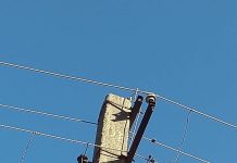 Hoții sunt inventivi și fură tot: Cablu de curent, sustras direct de pe stâlp, la Berlești