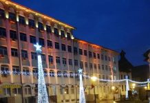 Vezi ce tânără aprinde iluminatul de sărbători, la Târgu Jiu