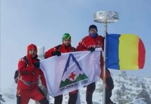 Drapelul României, arborat de salvamonștii gorjeni pe vârfurile Oslea și Parângul Mare