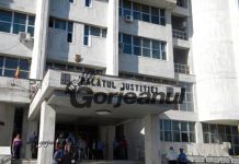 Bărbatul acuzat că și-a lovit cu levierul soția însărcinată, arestat preventiv