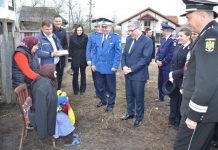 Două femei născute în 1918, vizitate de prefect, polițiști, jandarmi și pompieri