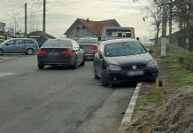 Mașină răsturnată pe plafon, în urma unei tamponări, la Târgu-Cărbunești