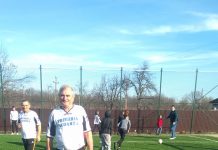 VIDEO: La inaugurarea noului teren sintetic de la Budieni, primarul Stamatoiu a înlocuit costumul cu echipamentul sportiv!