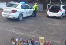Mii de articole pirotehnice, descoperite într-un autoturism