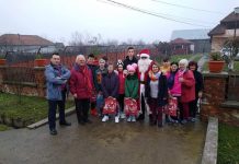 Moș Crăciun încărcat cu daruri, ajutat de PSD Drăguțești, la copii, bătrâni și săraci!