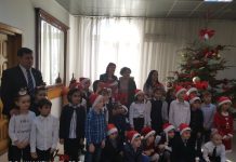 Elevii claselor I de la Școala „Pompiliu Marcea” au pornit la colindat