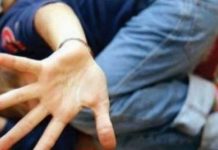 Tată bătut de proprii copii