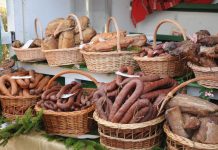 Producători de alimente tradiţionale din Gorj, în curtea Ministerului Agriculturii
