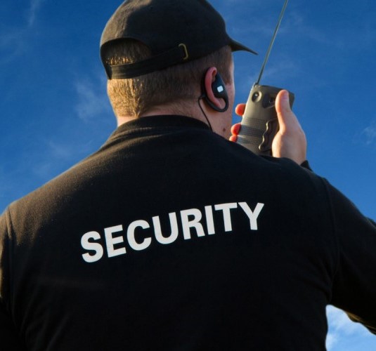 Post de paznic la o școală din Rovinari