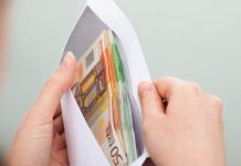 A sunat la 112 să își denunțe iubita că i-a sustras un plic cu bani