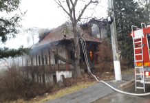 Foto-Vilă aflată la vânzare, incendiată la Săcelu