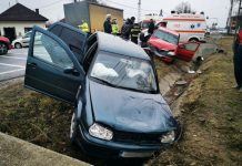 Trei răniți, între care un copil de un an, după impactul dintre două mașini, la Romanești