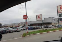 FOTO: Aglomerație în centrele comerciale din Târgu Jiu